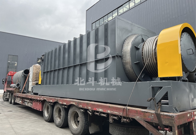 竹屑炭化爐裝車發貨忙不停,及時交付福建客戶