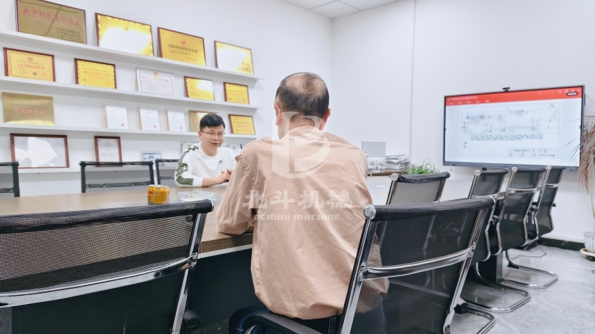 炭化爐圖紙細節研討到位,投產不打無準備的仗