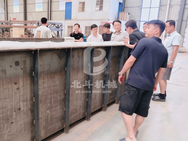 座談?wù)摲桨?實(shí)地驗(yàn)設(shè)備 —— 客戶(hù)蒞臨鞏義北斗參觀考察